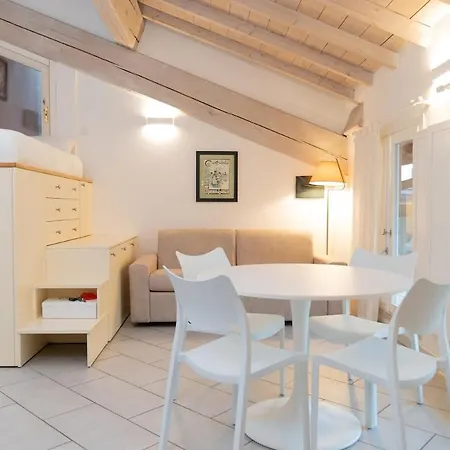 Urban Apartment *